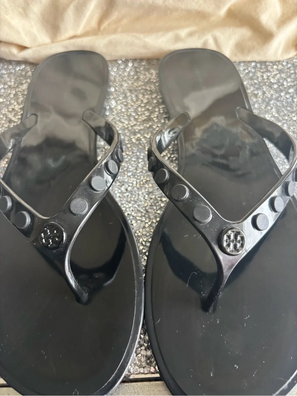 ⭐️Tory Burch Black Patent Flip-Flop Sandals Size 8‎